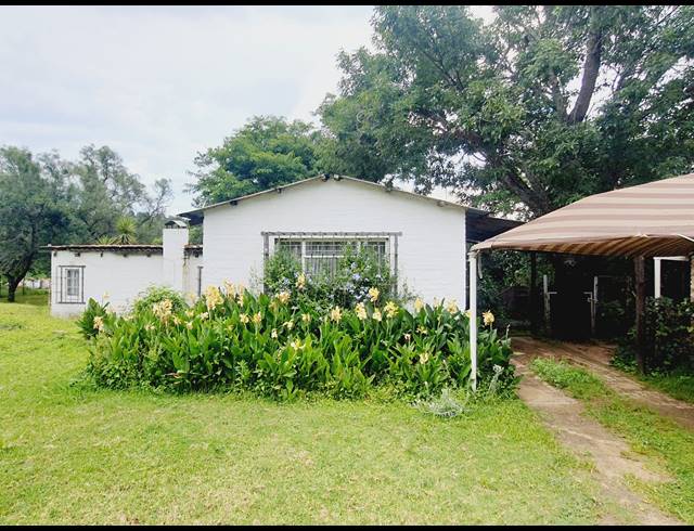 3 BEDROOM EQUESTRIAN PROPERTY FOR SALE IN BLUE HILLS